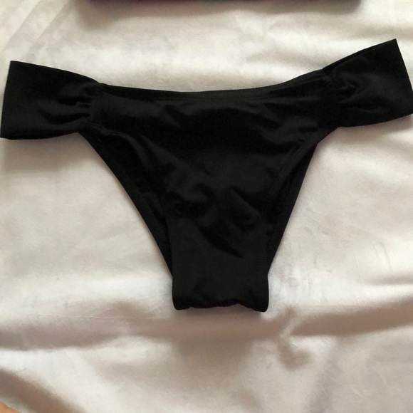 Bikini Set - Picture 2 of 5